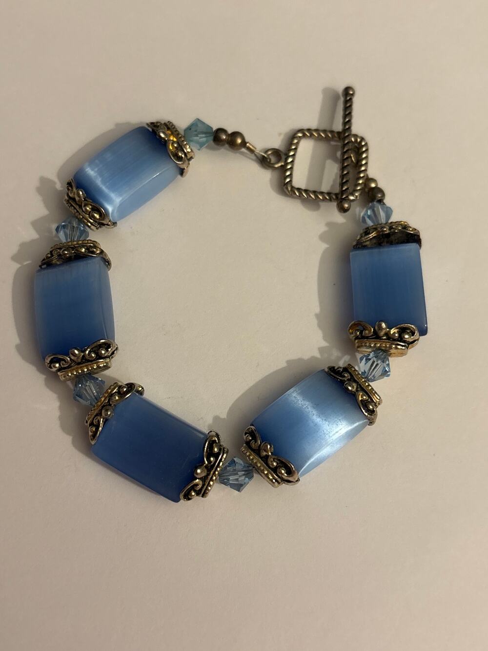 Vintage Blue Cat’s Eye Glass Toggle Bracelet 6.5”